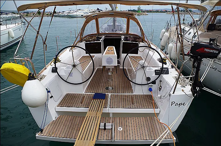 Dufour 350 GL - Outside
