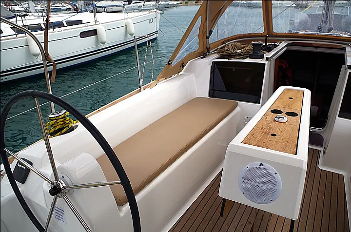 Dufour 350 GL - Cockpit