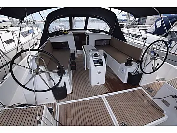 Sun Odyssey 490 - External image