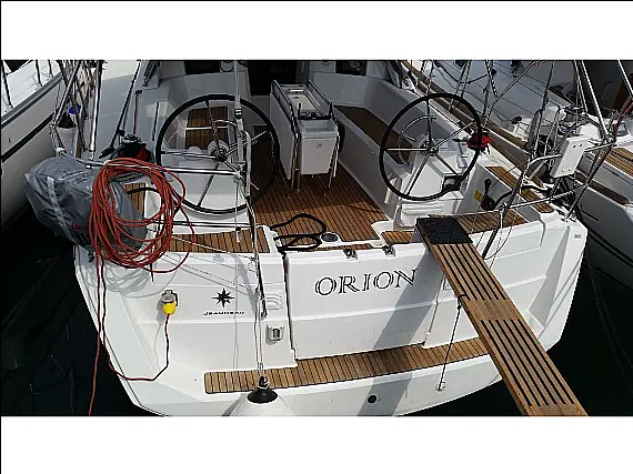 Sun Odyssey 379