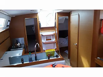 Sun Odyssey 379 - Internal image