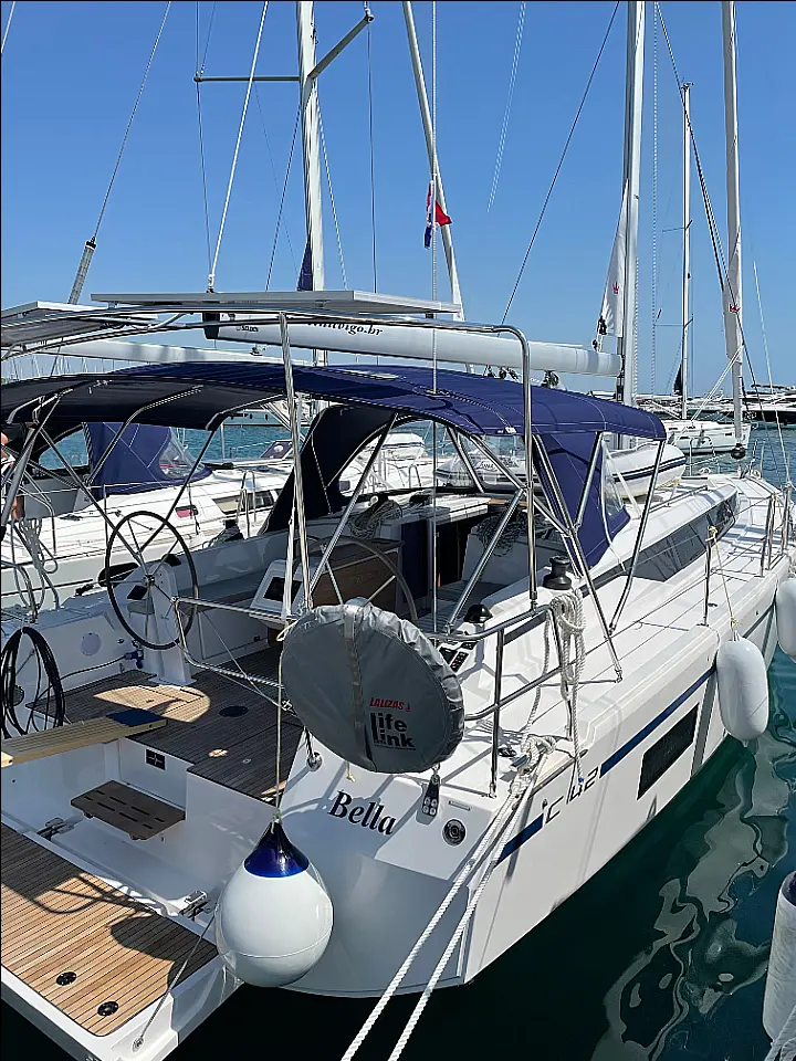 Bavaria C42 - 