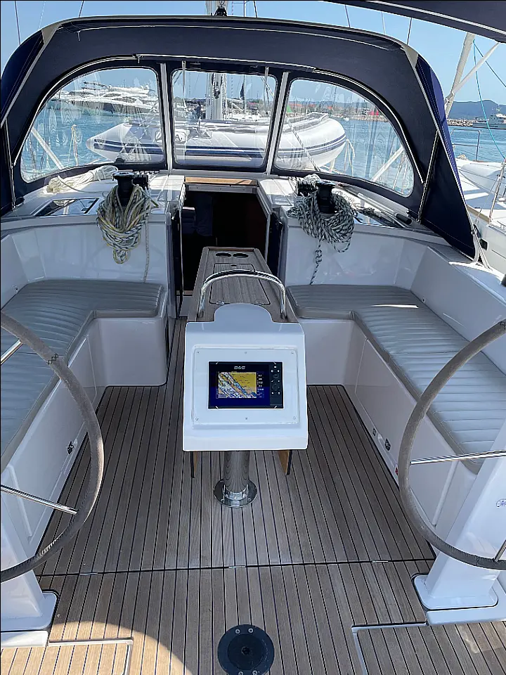 Bavaria C42 - 