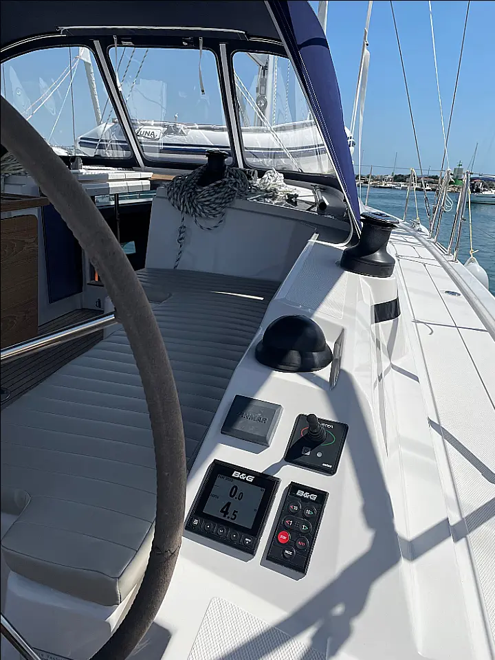 Bavaria C42 - 