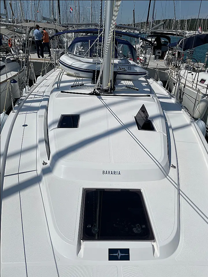 Bavaria C42 - 