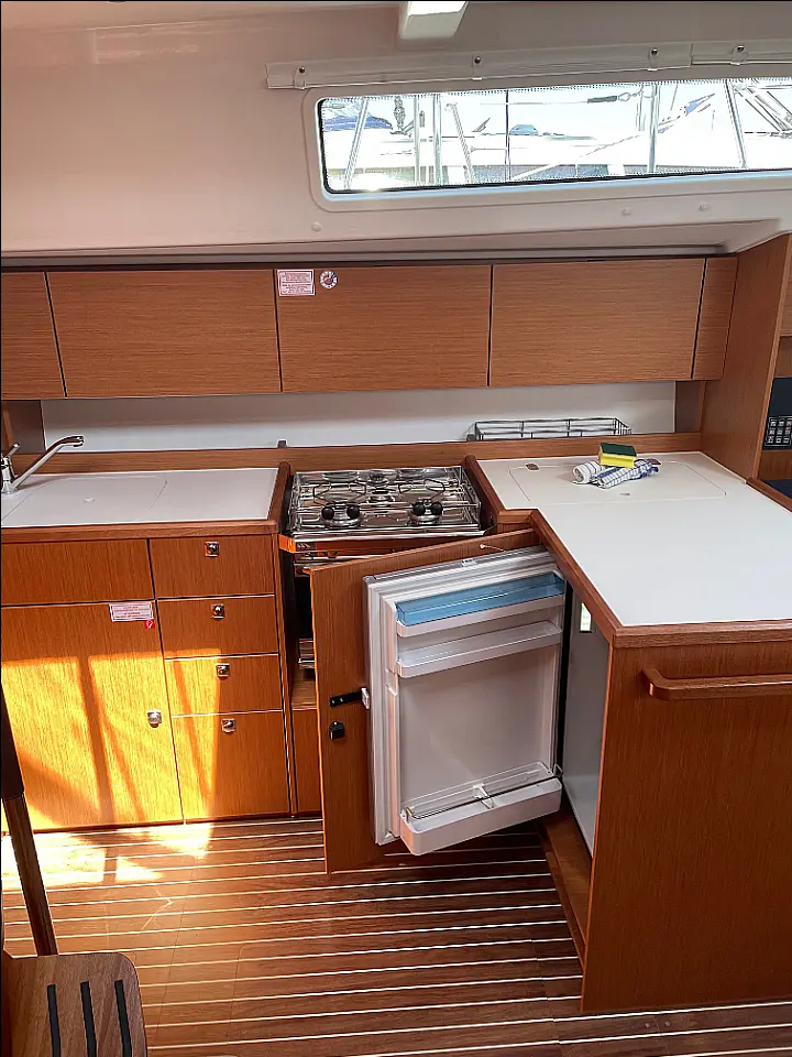 Bavaria C42 - 