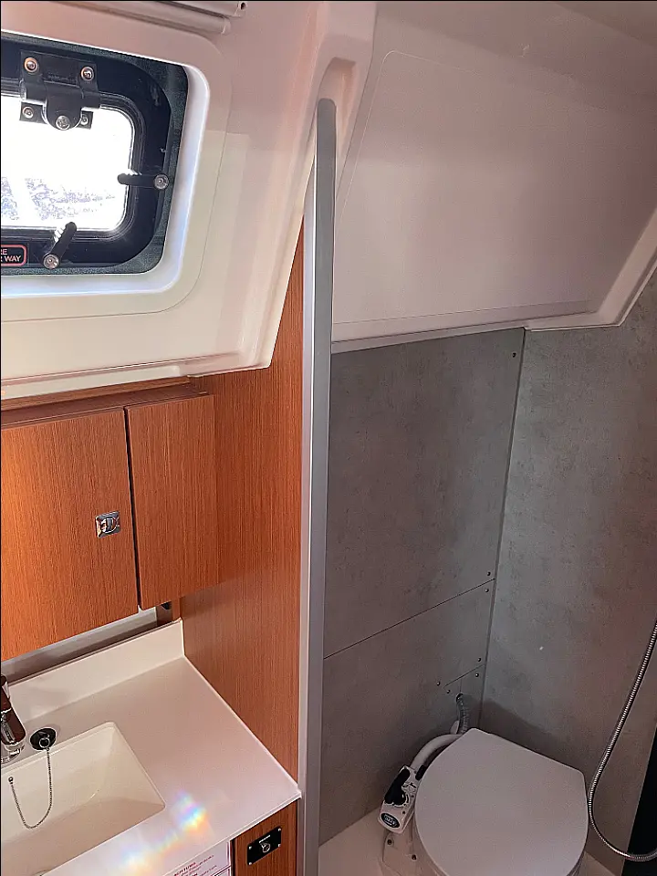 Bavaria C42 - 
