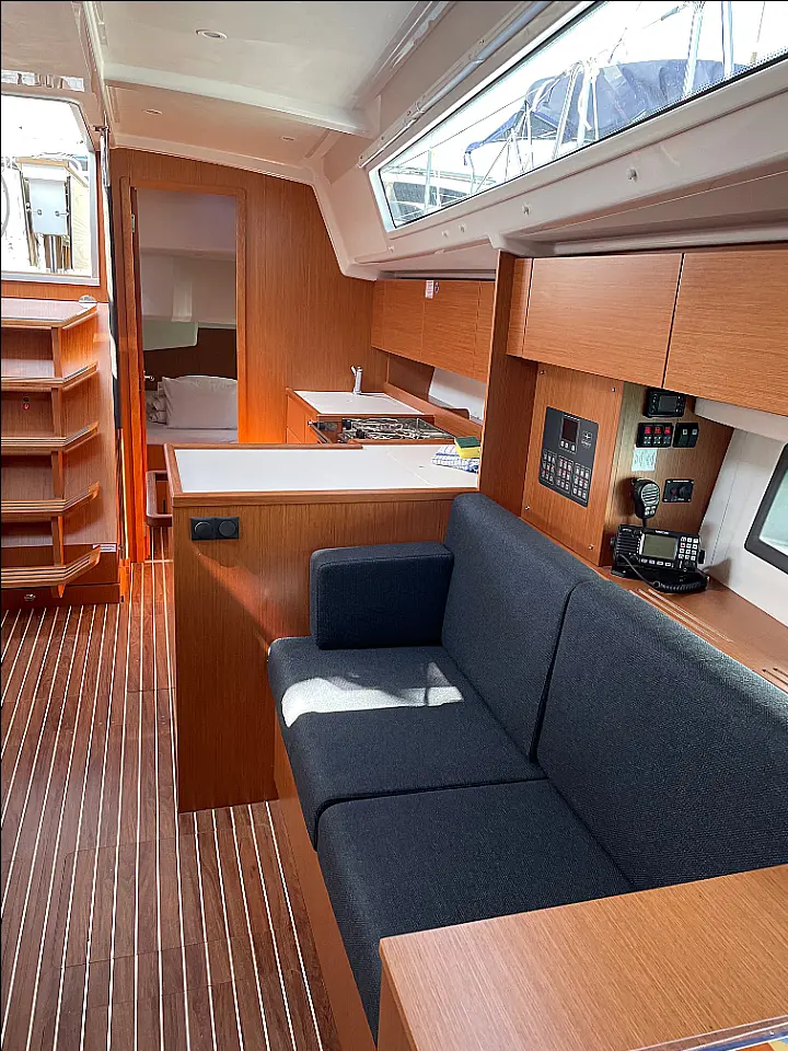 Bavaria C42 - 