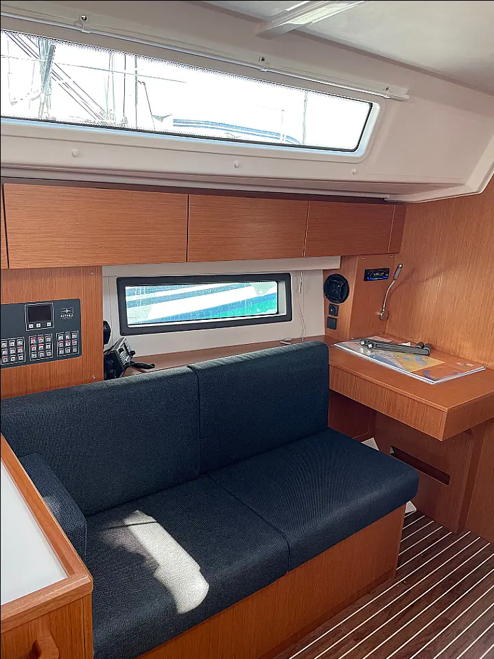 Bavaria C42 - 