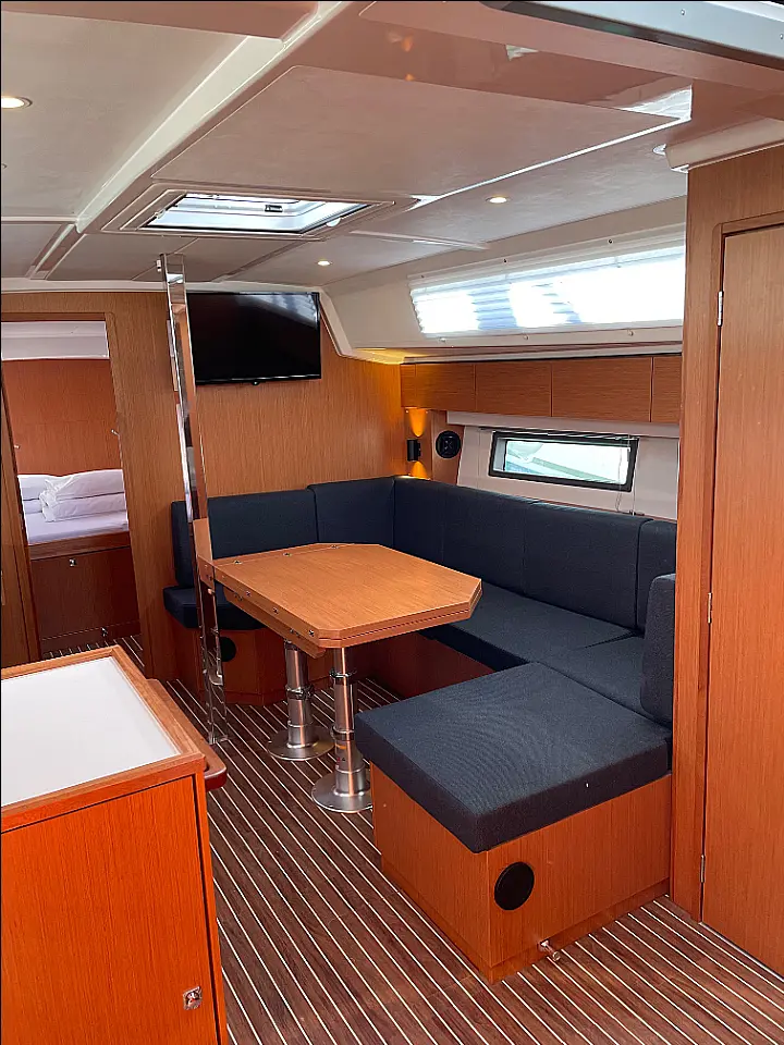 Bavaria C42 - 