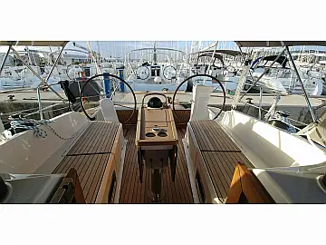 Bavaria 37 Cruiser - [Internal image]