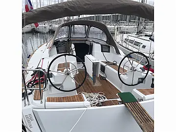 Sun Odyssey 389 - External image