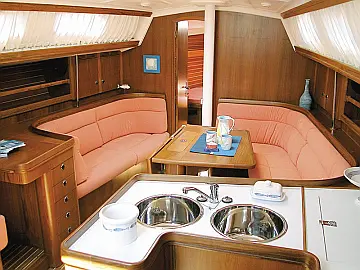Elan 40 - Internal image